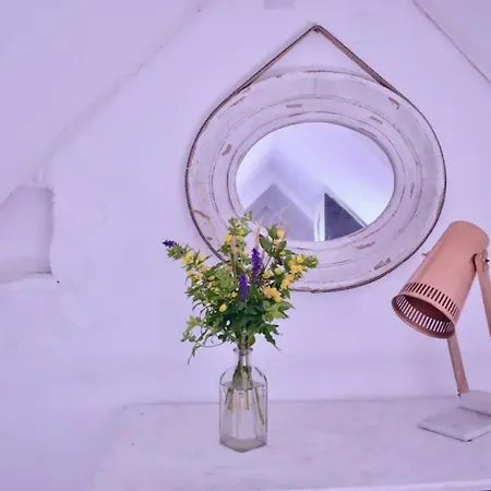 Cozy Artist Loft Near Black Forest And Basel شقة